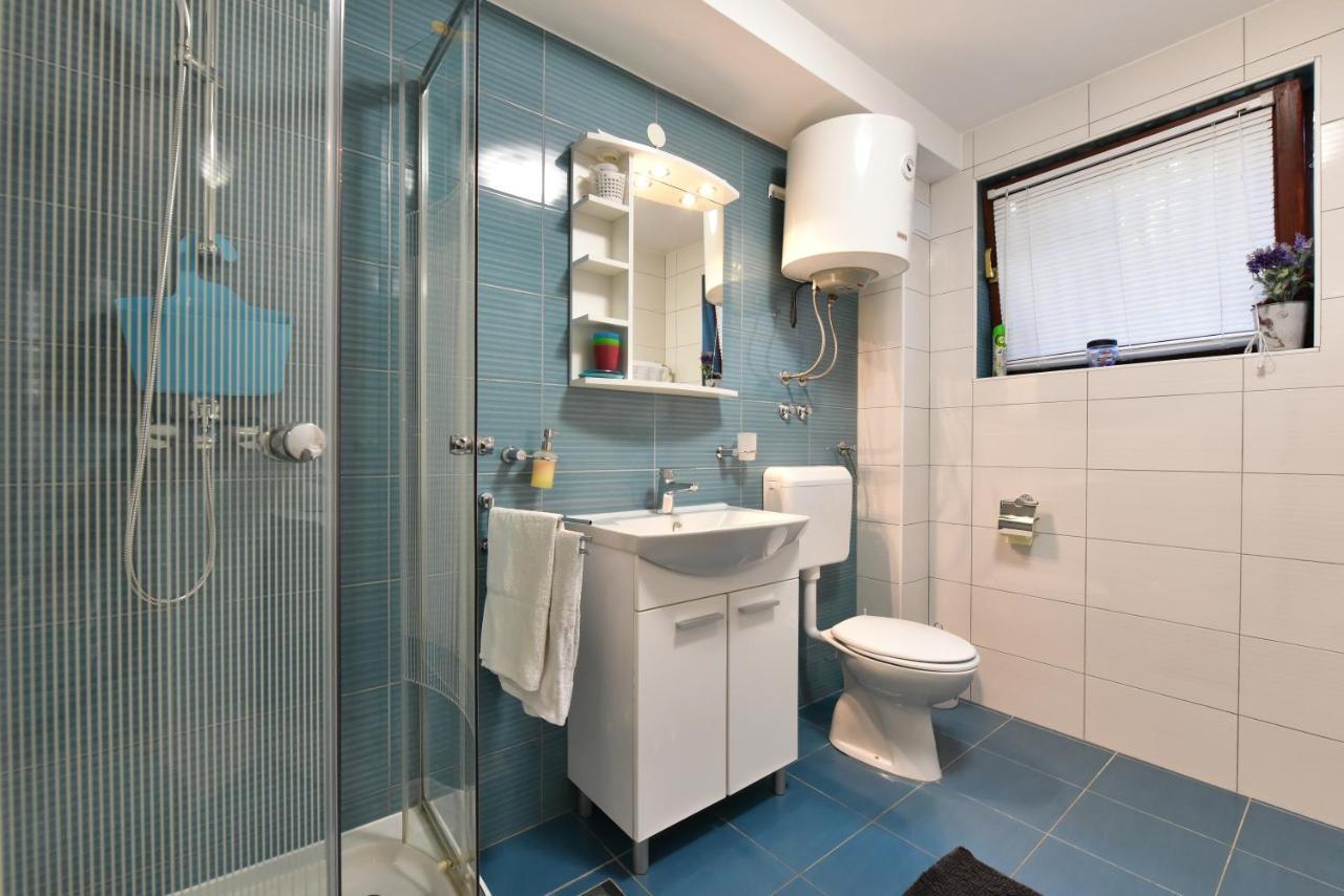 Lovely Apartment In The Groundfloor Zadar Exterior photo