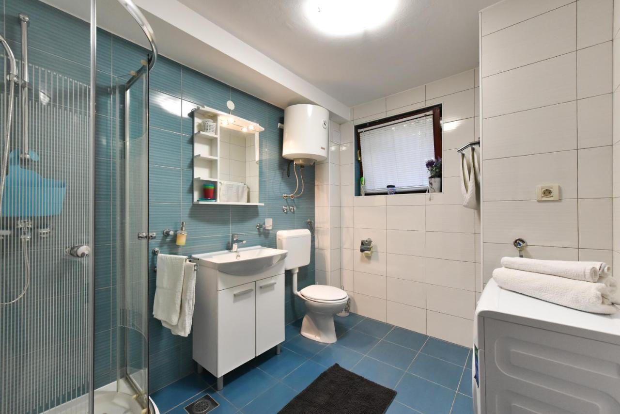 Lovely Apartment In The Groundfloor Zadar Exterior photo