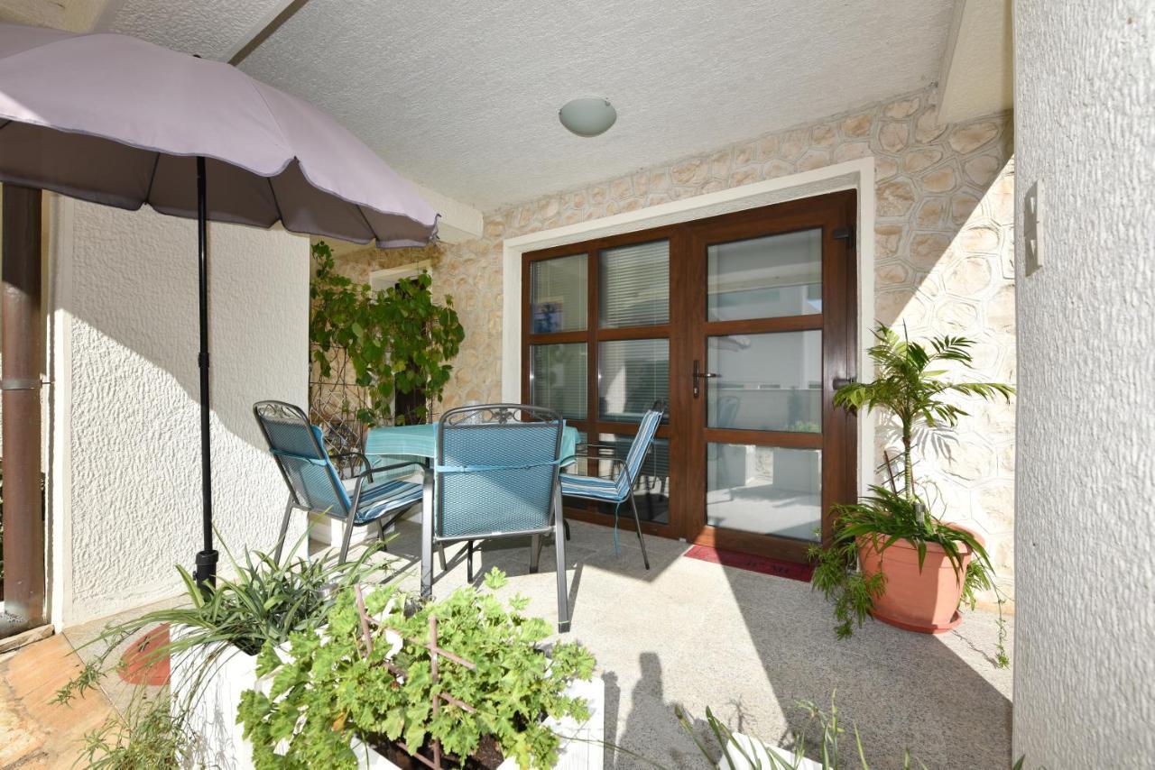 Lovely Apartment In The Groundfloor Zadar Exterior photo