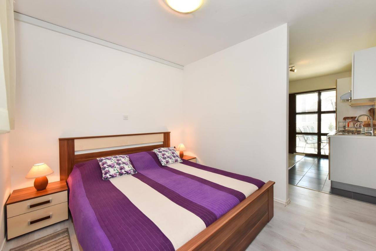 Lovely Apartment In The Groundfloor Zadar Exterior photo
