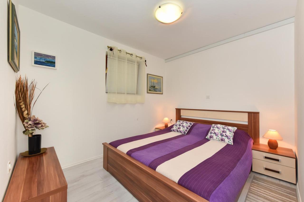 Lovely Apartment In The Groundfloor Zadar Exterior photo