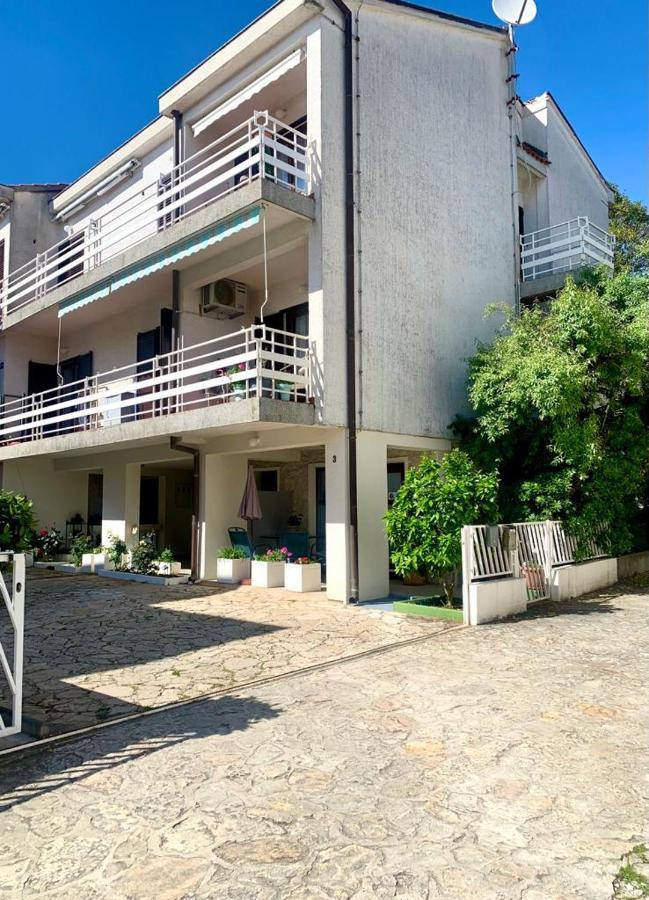 Lovely Apartment In The Groundfloor Zadar Exterior photo